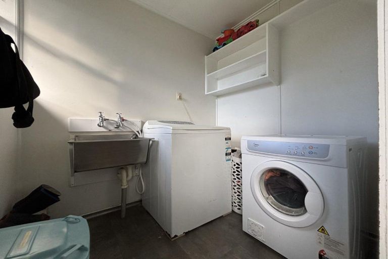 Photo of property in 35 Grenville Street, Marfell, New Plymouth, 4310