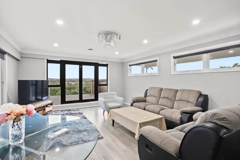 Photo of property in 64 Astley Avenue, New Lynn, Auckland, 0600