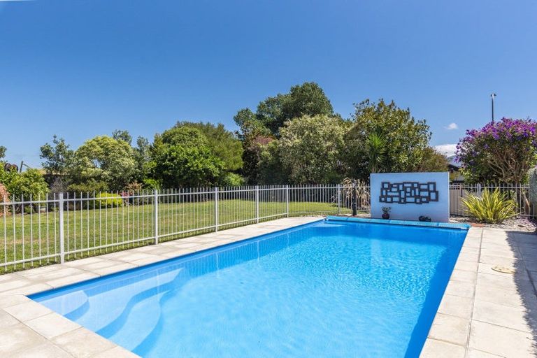 Photo of property in 12 Regent Drive, Paraparaumu Beach, Paraparaumu, 5032