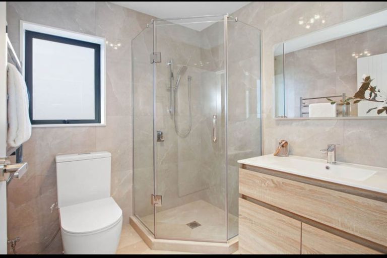 Photo of property in 1/15 Old Wairoa Road, Papakura, 2110