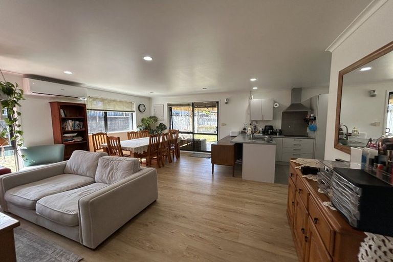 Photo of property in 11f Antalya Place, Manurewa, Auckland, 2102