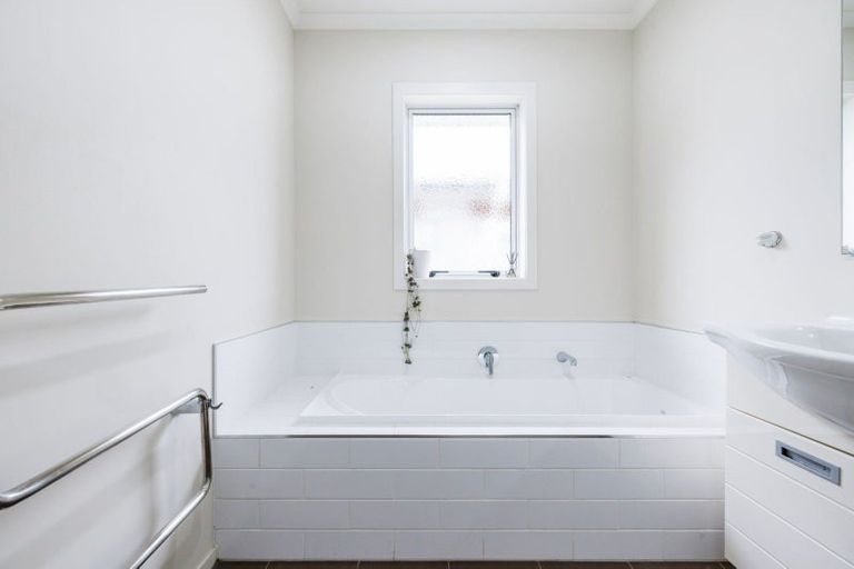 Photo of property in 72 Queens Avenue, Frankton, Hamilton, 3204