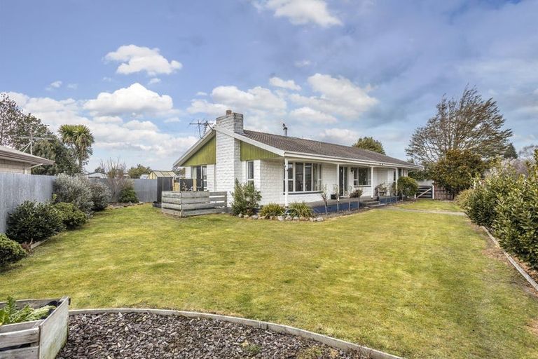 Photo of property in 8 Gibbs Drive, Woodend, 7610