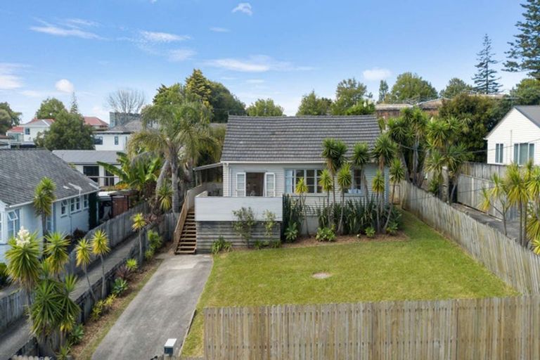 Photo of property in 17 Blacklock Avenue, Henderson, Auckland, 0612