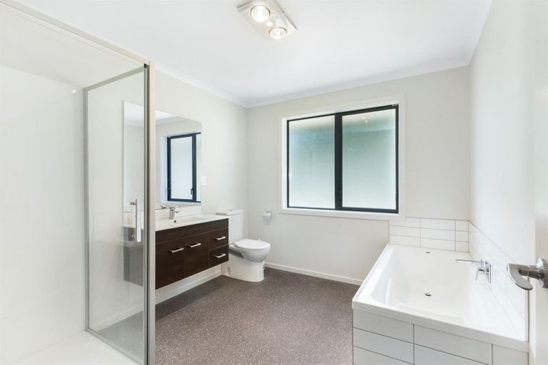 Photo of property in 8 Hull Place, Whitby, Porirua, 5024