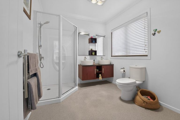 Photo of property in 250 Centreway Road, Orewa, 0931
