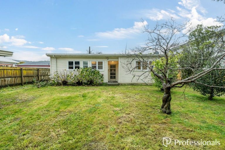 Photo of property in 35 Farmer Crescent, Taita, Lower Hutt, 5011