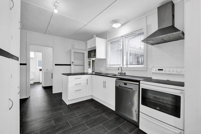 Photo of property in 59 Camberwell Road, Hawera, 4610