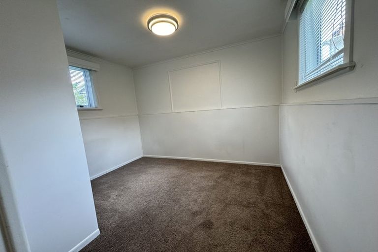 Photo of property in 1/592 East Coast Road, Pinehill, Auckland, 0630