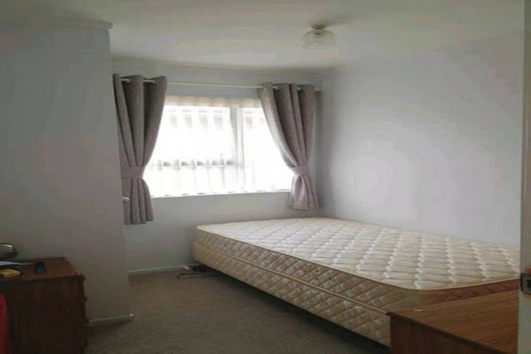 Photo of property in 1/27 Cromdale Avenue, Highland Park, Auckland, 2010