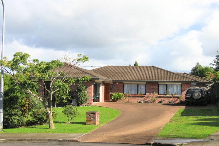 Photo of property in 19 Billabong Place, Botany Downs, Auckland, 2010