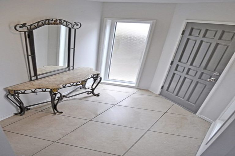 Photo of property in 2/207 Onewa Road, Birkenhead, Auckland, 0626