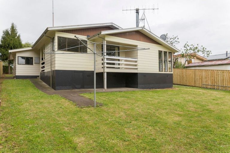 Photo of property in 13 Allan Street, Dannevirke, 4930