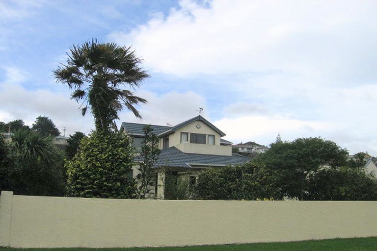 Photo of property in 18 Oxford Street, Tawa, Wellington, 5028