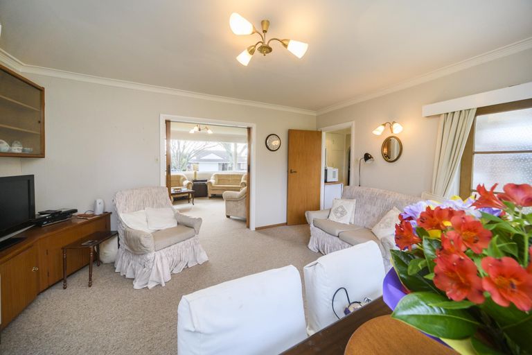 Photo of property in 6 Churchill Avenue, Hokowhitu, Palmerston North, 4410