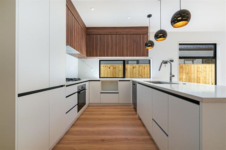 Photo of property in 28 Whakairo Crescent, Gulf Harbour, 0930