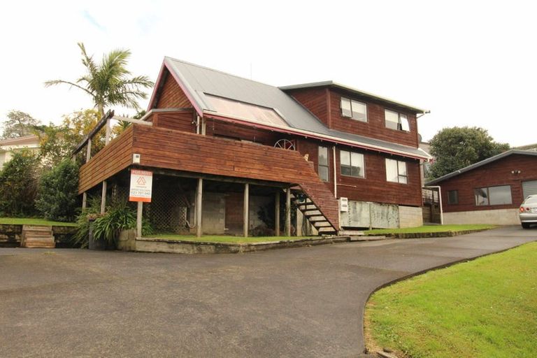 Photo of property in 10 Kayle Glen, West Harbour, Auckland, 0618