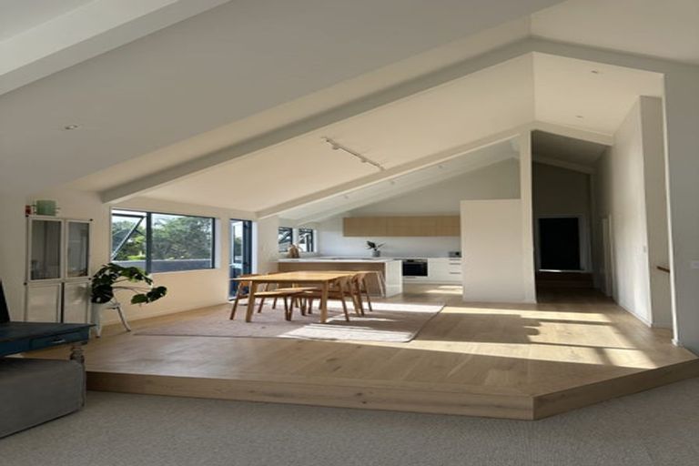 Photo of property in 2/12 Aotearoa Terrace, Murrays Bay, Auckland, 0630