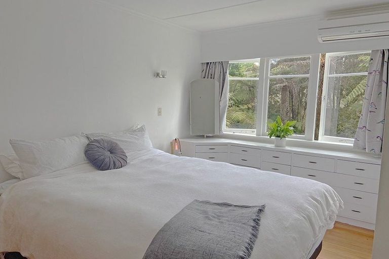 Photo of property in 986 Beach Road, Torbay, Auckland, 0630