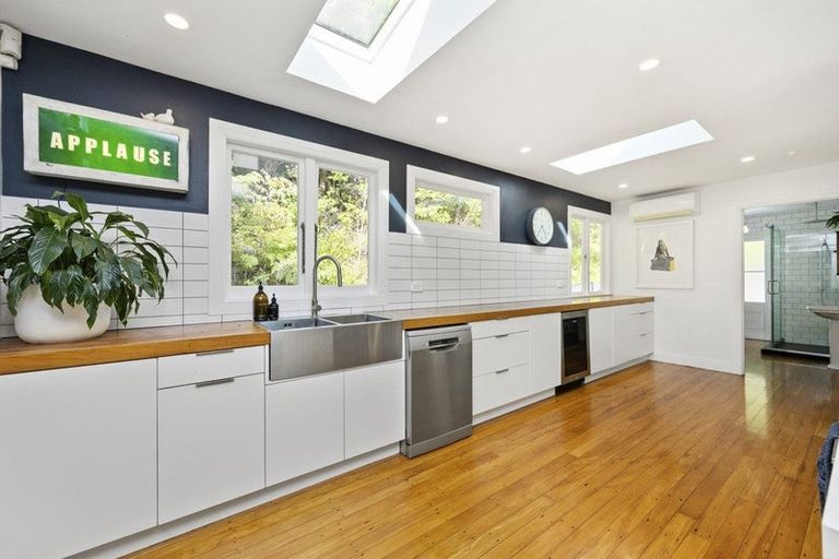 Photo of property in 1-9 Deirdre Place, Titirangi, Auckland, 0604