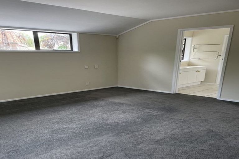 Photo of property in 2/179 Wiseley Road, West Harbour, Auckland, 0618