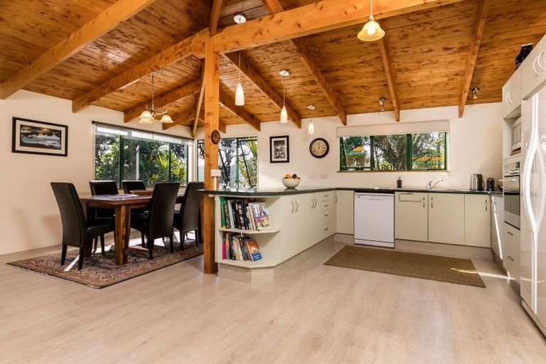 Photo of property in 106 Domain Crescent, Muriwai, Waimauku, 0881