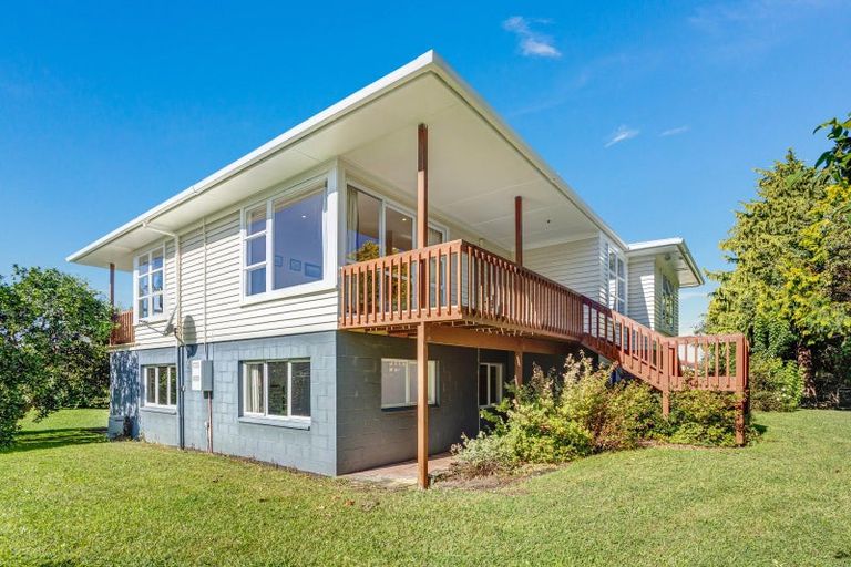 Photo of property in 42 Koraha Road, Kumeu, 0892