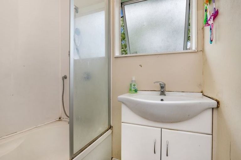 Photo of property in 2/20 Darnell Crescent, Clover Park, Auckland, 2019