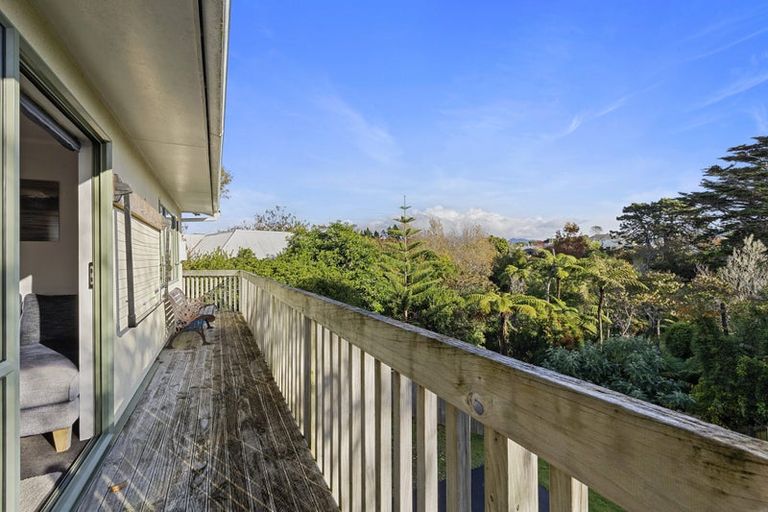 Photo of property in 142 Seaview Road, Westown, New Plymouth, 4310