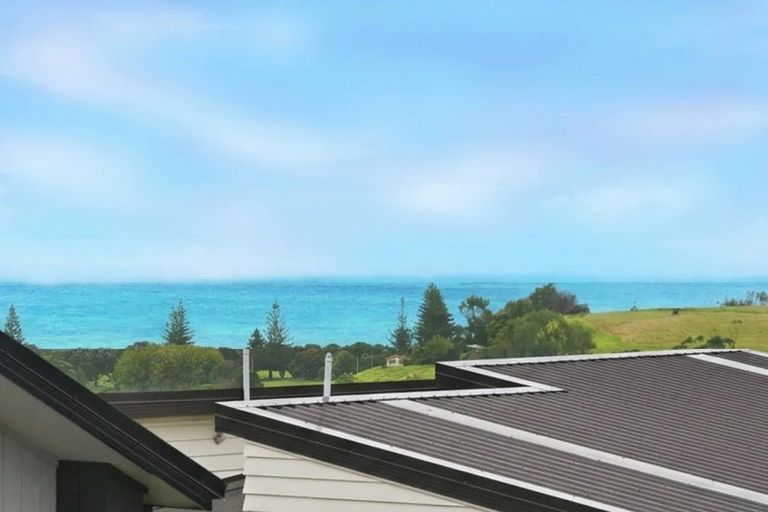 Photo of property in 3 Makumaku Place, Long Bay, Auckland, 0630