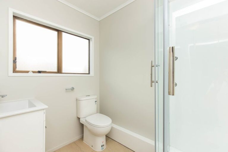 Photo of property in 162 Luckens Road, West Harbour, Auckland, 0618