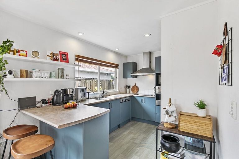 Photo of property in 2/1 Mossop Rise, Glenfield, Auckland, 0629