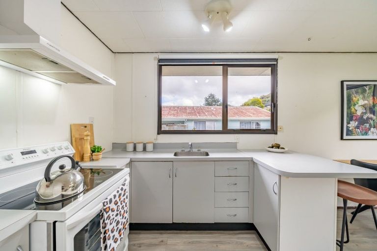 Photo of property in 33 Hartford Crescent, Totara Park, Upper Hutt, 5018