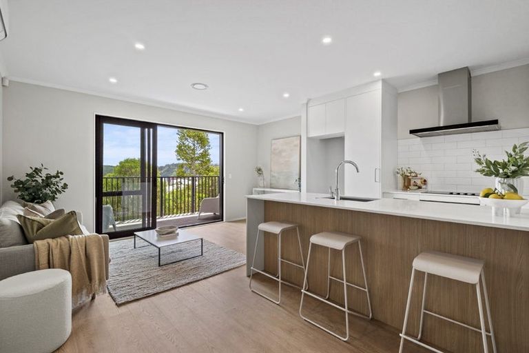 Photo of property in 5/1 Parapara Place, Albany, 0632