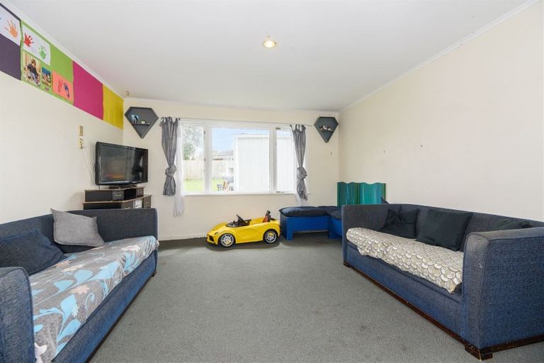 Photo of property in 12 Igloo Place, Red Hill, Papakura, 2110