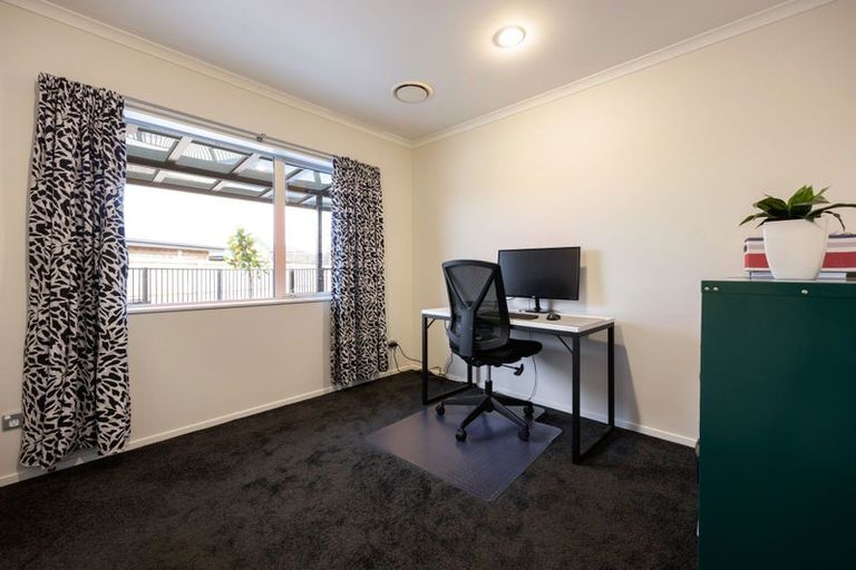 Photo of property in 5 Allgood Place, Rototuna North, Hamilton, 3210