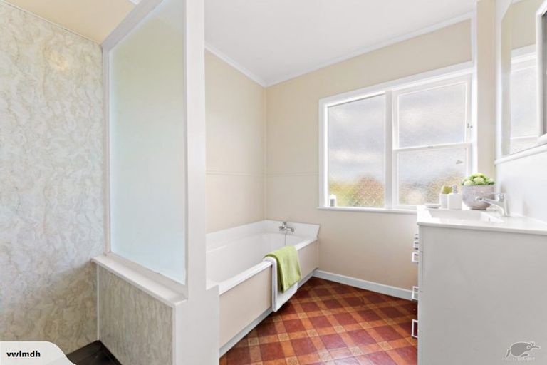 Photo of property in 2 Penders Place, Henderson, Auckland, 0610