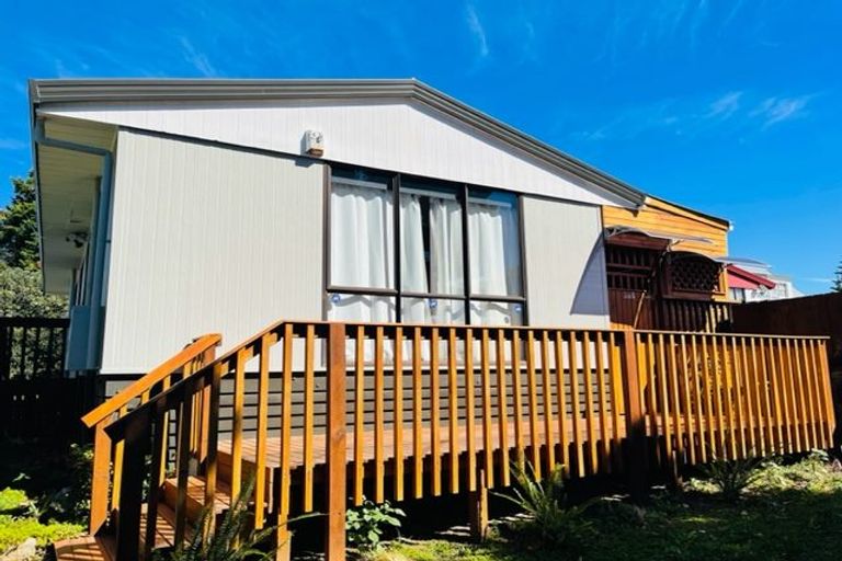 Photo of property in 2/16 Barneys Farm Road, Clendon Park, Auckland, 2103