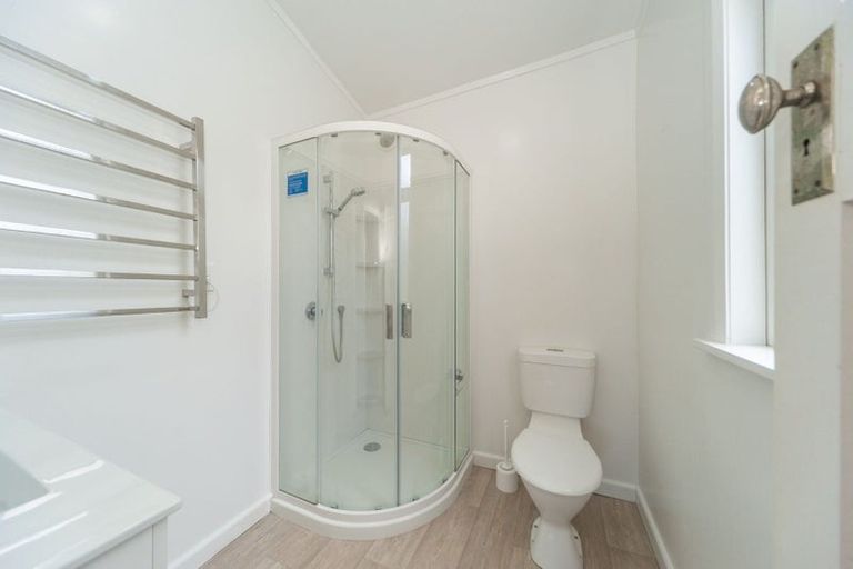 Photo of property in 80 Kelburn Parade, Kelburn, Wellington, 6012