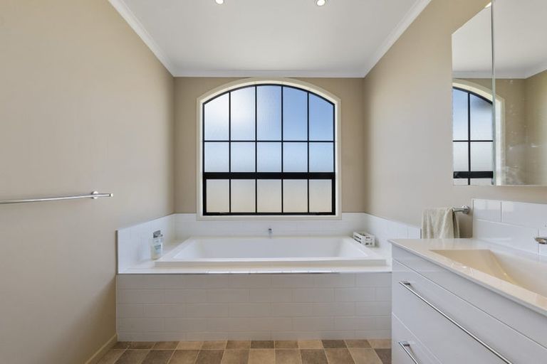 Photo of property in 79 Turuturu Road, Hawera, 4610