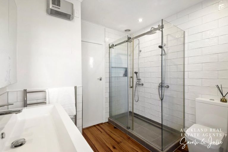 Photo of property in 422a Old Te Atatu Road, Te Atatu Peninsula, Auckland, 0610