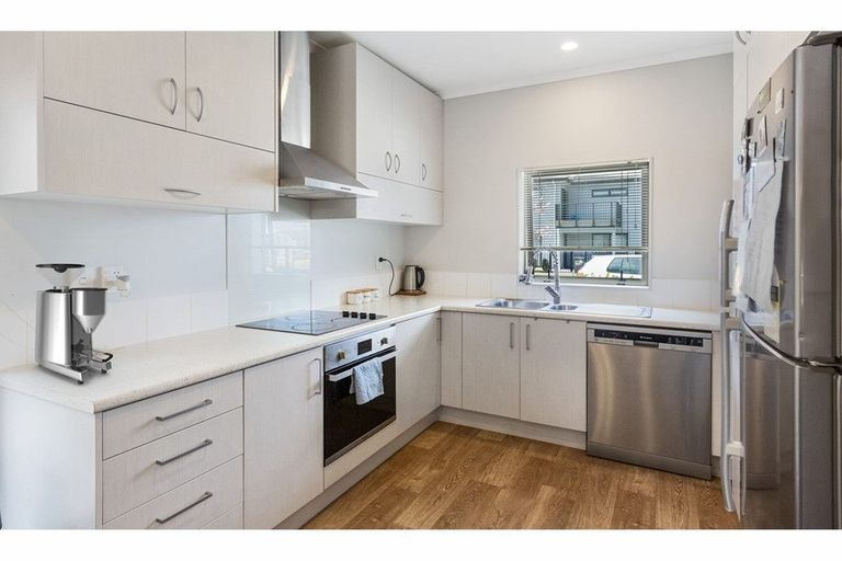 Photo of property in 22 Taiaapure Street, Weymouth, Auckland, 2103