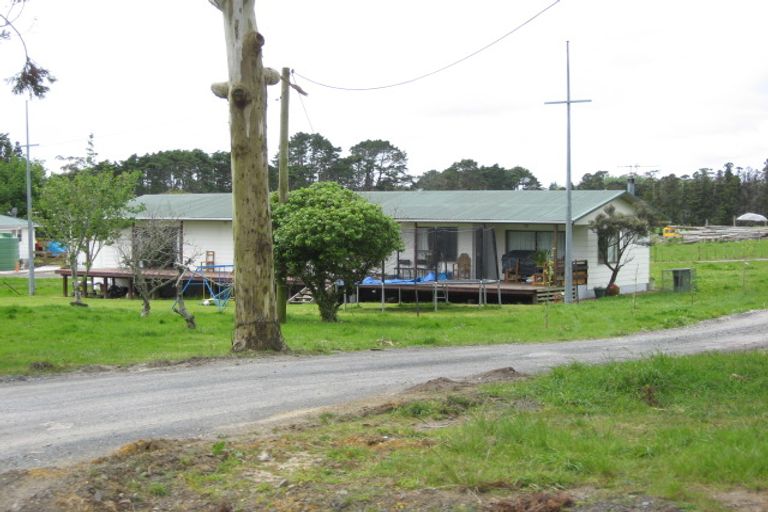 Photo of property in 43 Motu Road, Kumeu, 0891