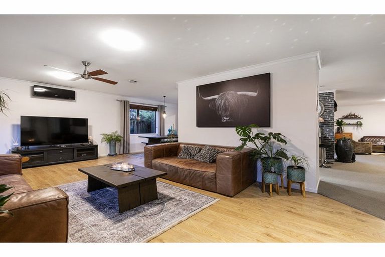 Photo of property in 17 Matija Place, Red Beach, 0932