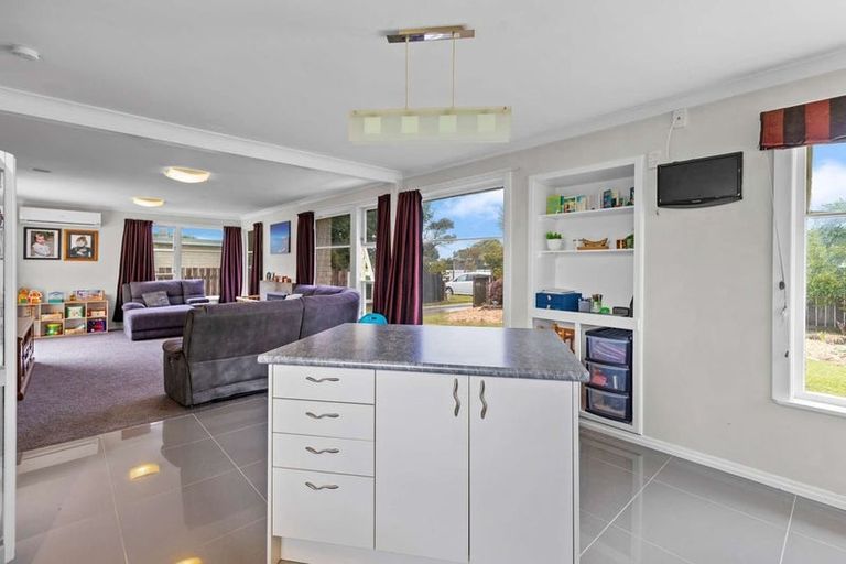 Photo of property in 28 Mazengarb Road, Paraparaumu Beach, Paraparaumu, 5032