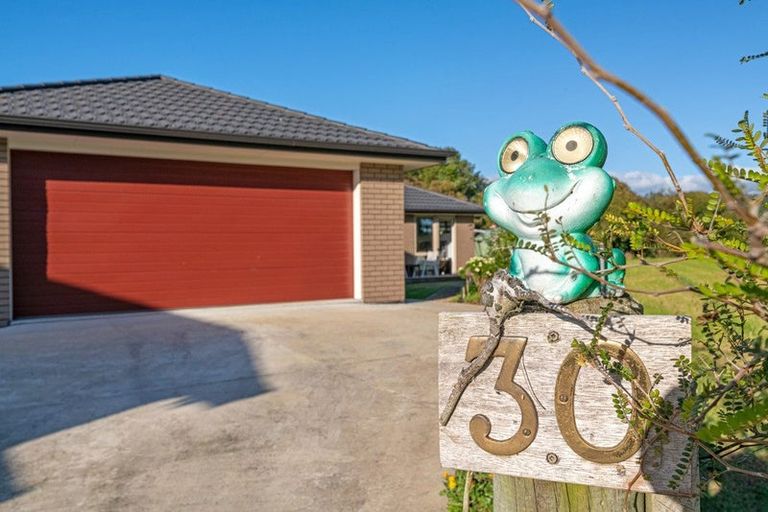 Photo of property in 30 Kawariki Road, Helensville, 0800
