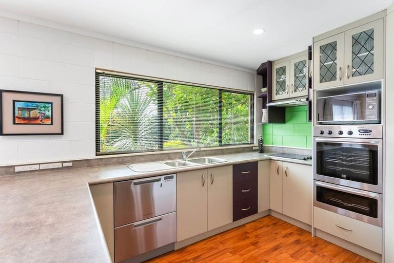 Photo of property in 20 John Downs Drive, Browns Bay, Auckland, 0630