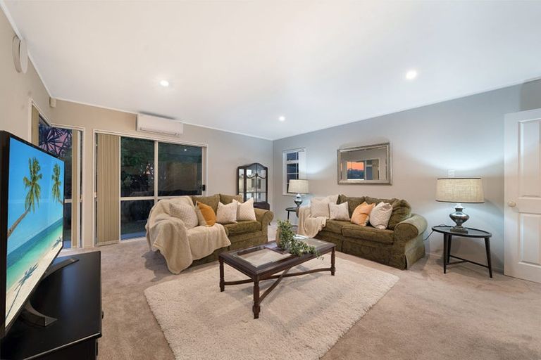 Photo of property in 50 Settlers Grove, Orewa, 0931