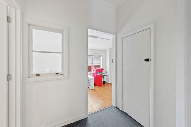 Photo of property in 1/28 Uxbridge Road, Mellons Bay, Auckland, 2014