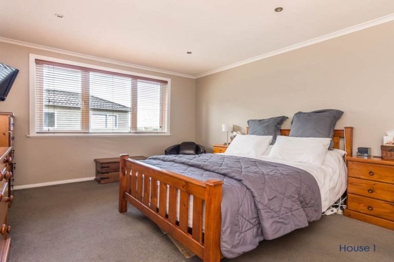 Photo of property in 25a Eastglen Road, Glen Eden, Auckland, 0602